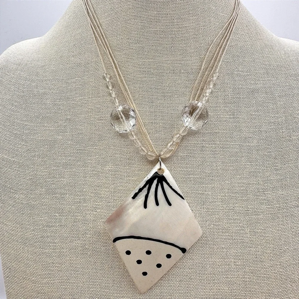 Vintage 90s‎ Multi Stand Beaded Hand Painted Mother-of-Pearl Pendant Necklace